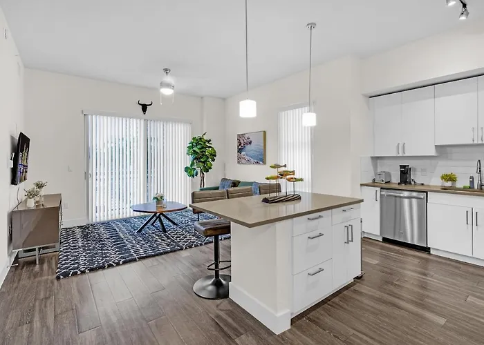 Bright And Airy 2 Bed On Biscayne Blvd With Free Park