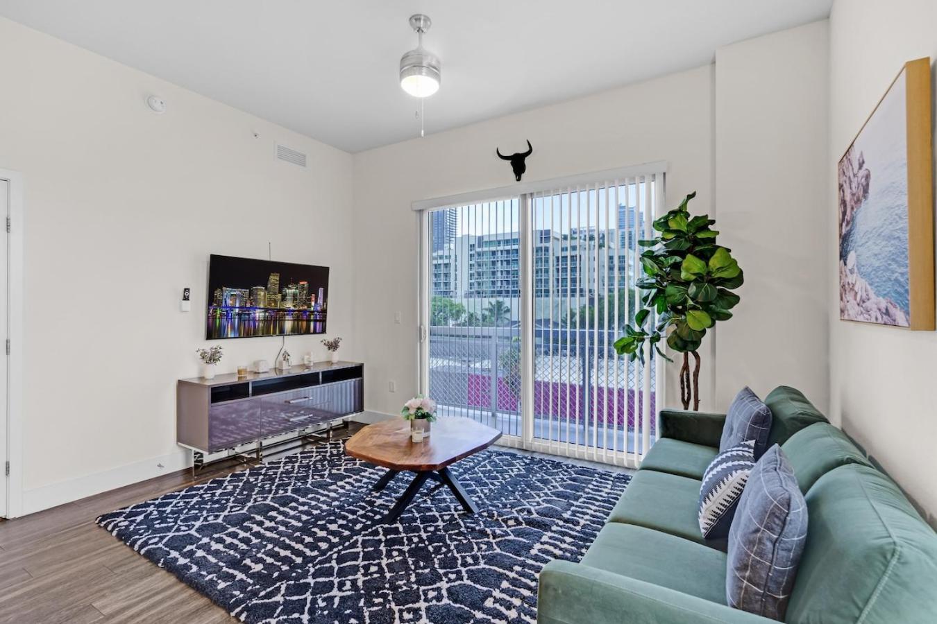 Bright And Airy 2 Bed On Biscayne Blvd With Free Park