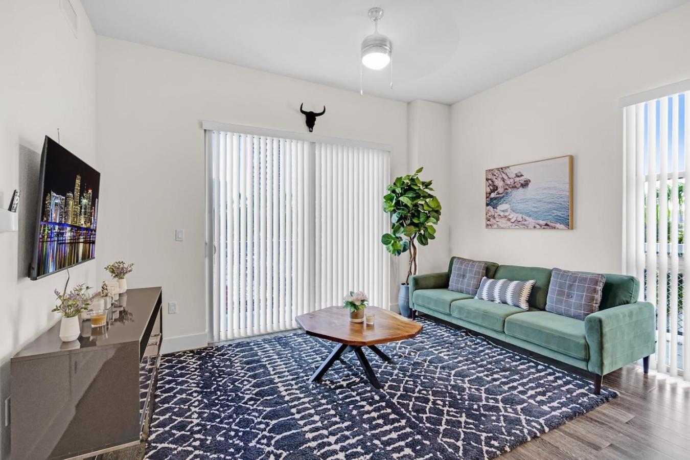 Bright And Airy 2 Bed On Biscayne Blvd With Free Park