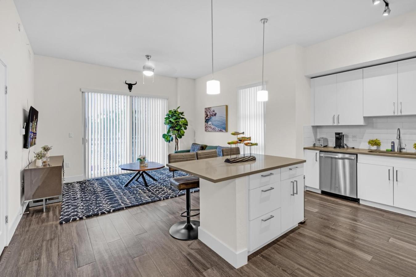 Apartment Bright And Airy 2 Bed On Biscayne Blvd With Free Park