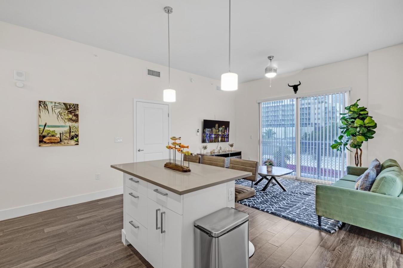Apartment Bright And Airy 2 Bed On Biscayne Blvd With Free Park Miami