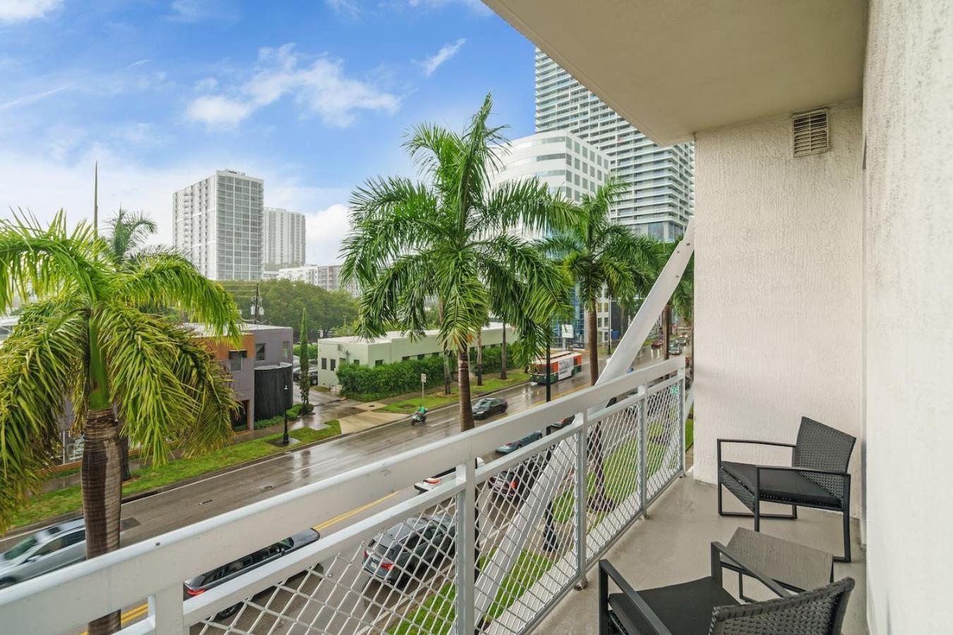Bright And Airy 2 Bed On Biscayne Blvd With Free Park *