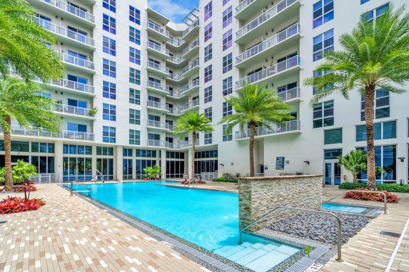 Bright And Airy 2 Bed On Biscayne Blvd With Free Park Apartment Miami