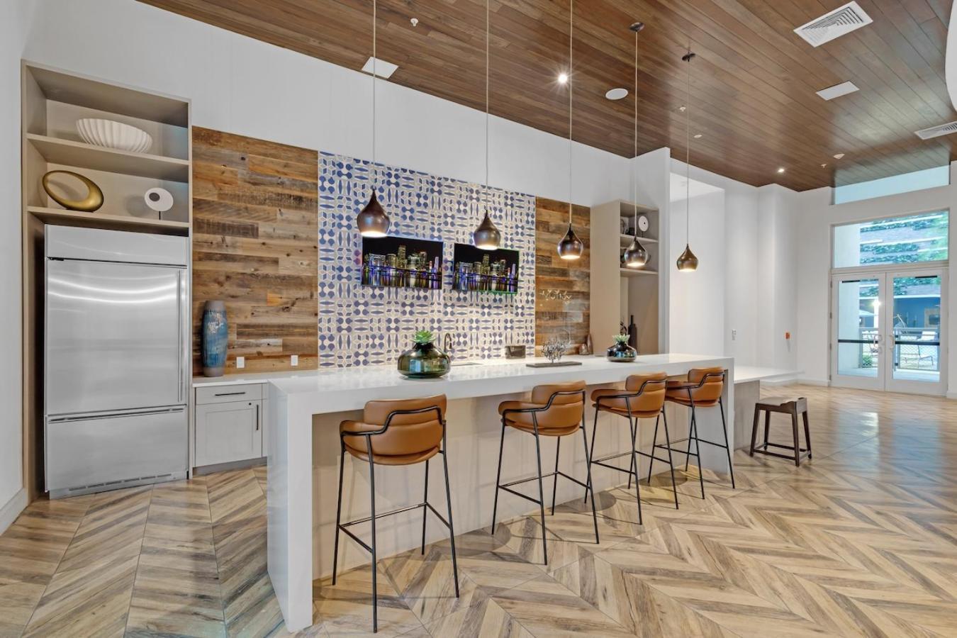 Bright And Airy 2 Bed On Biscayne Blvd With Free Park Apartment