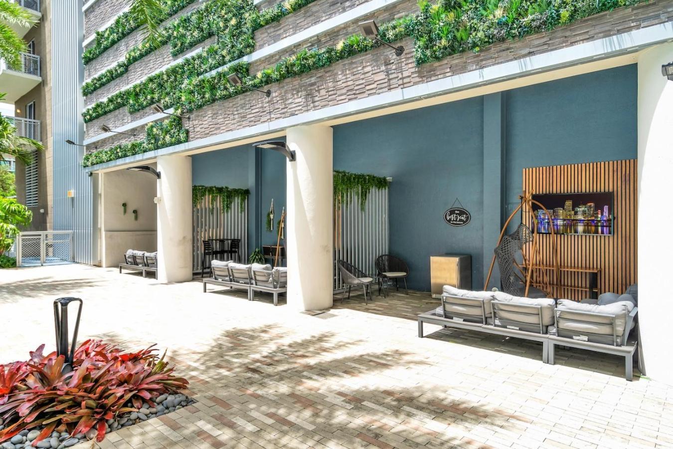 Bright And Airy 2 Bed On Biscayne Blvd With Free Park Apartment Miami