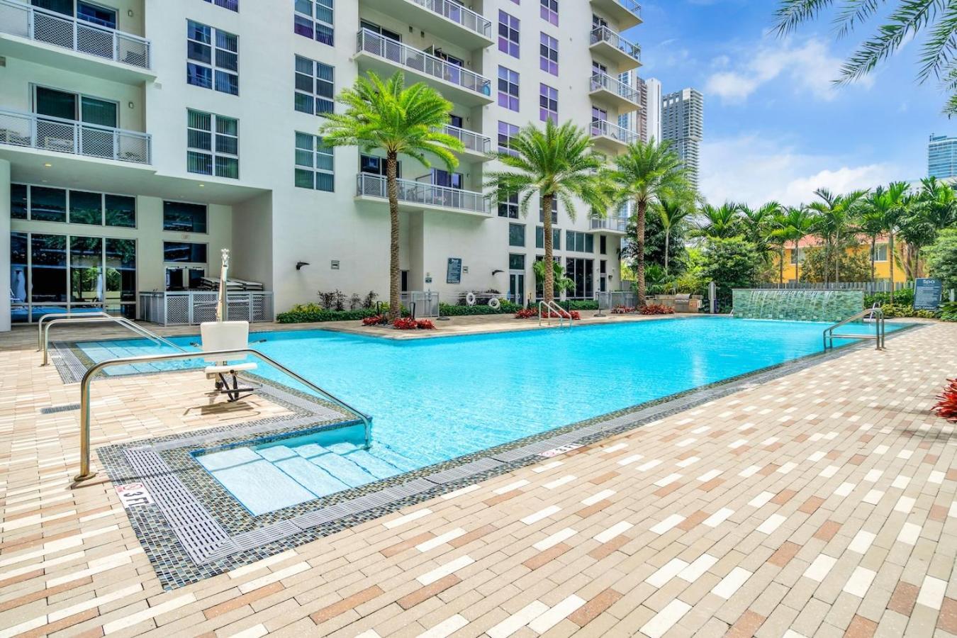 Apartment Bright And Airy 2 Bed On Biscayne Blvd With Free Park Miami