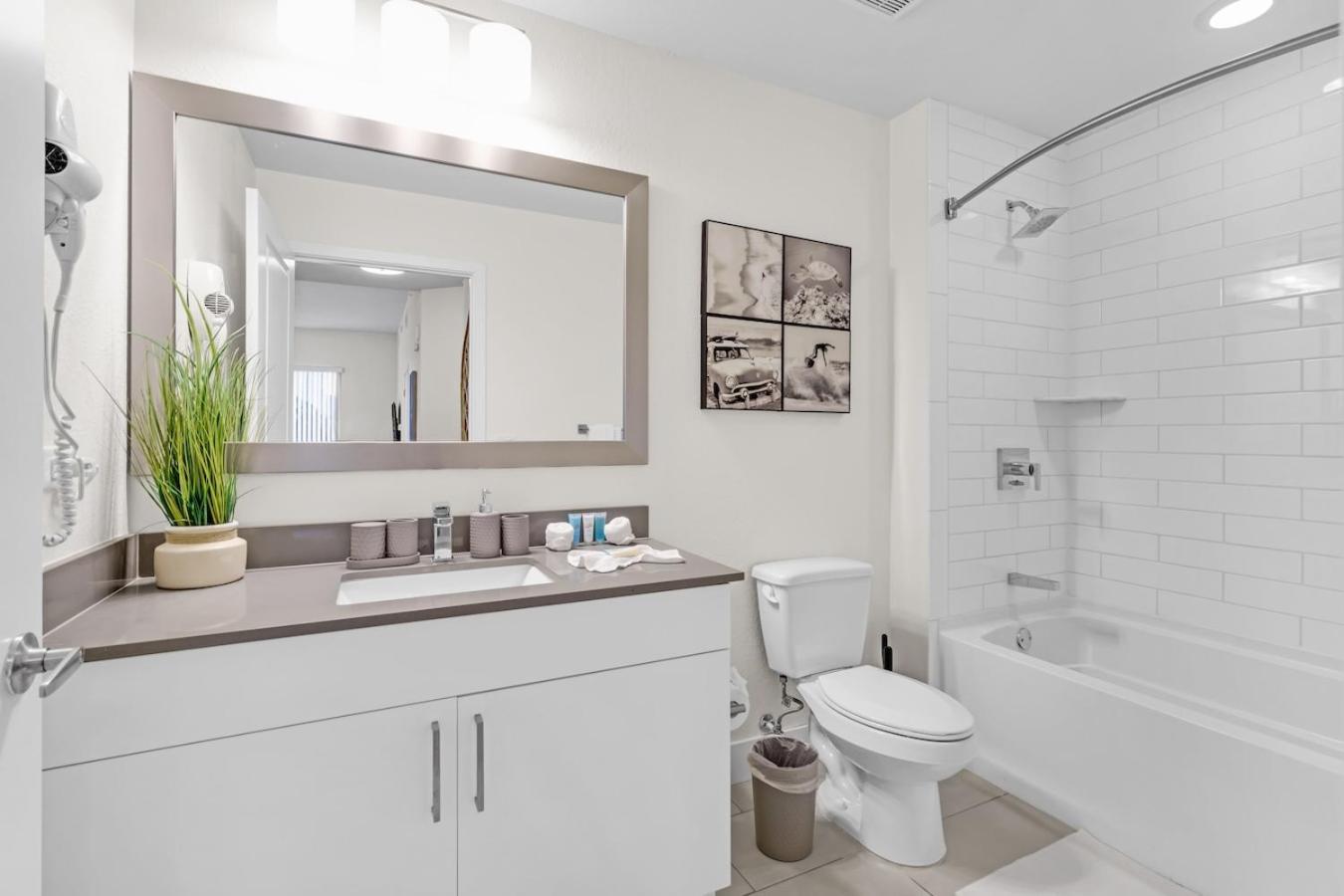 Bright And Airy 2 Bed On Biscayne Blvd With Free Park Apartment Miami