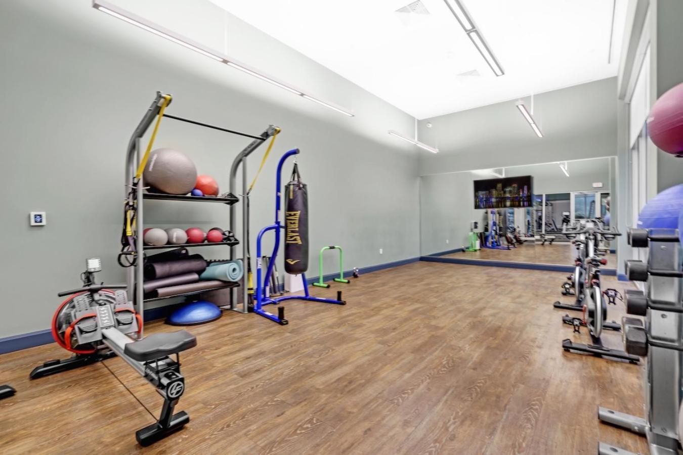 Bright And Airy 2 Bed On Biscayne Blvd With Free Park *