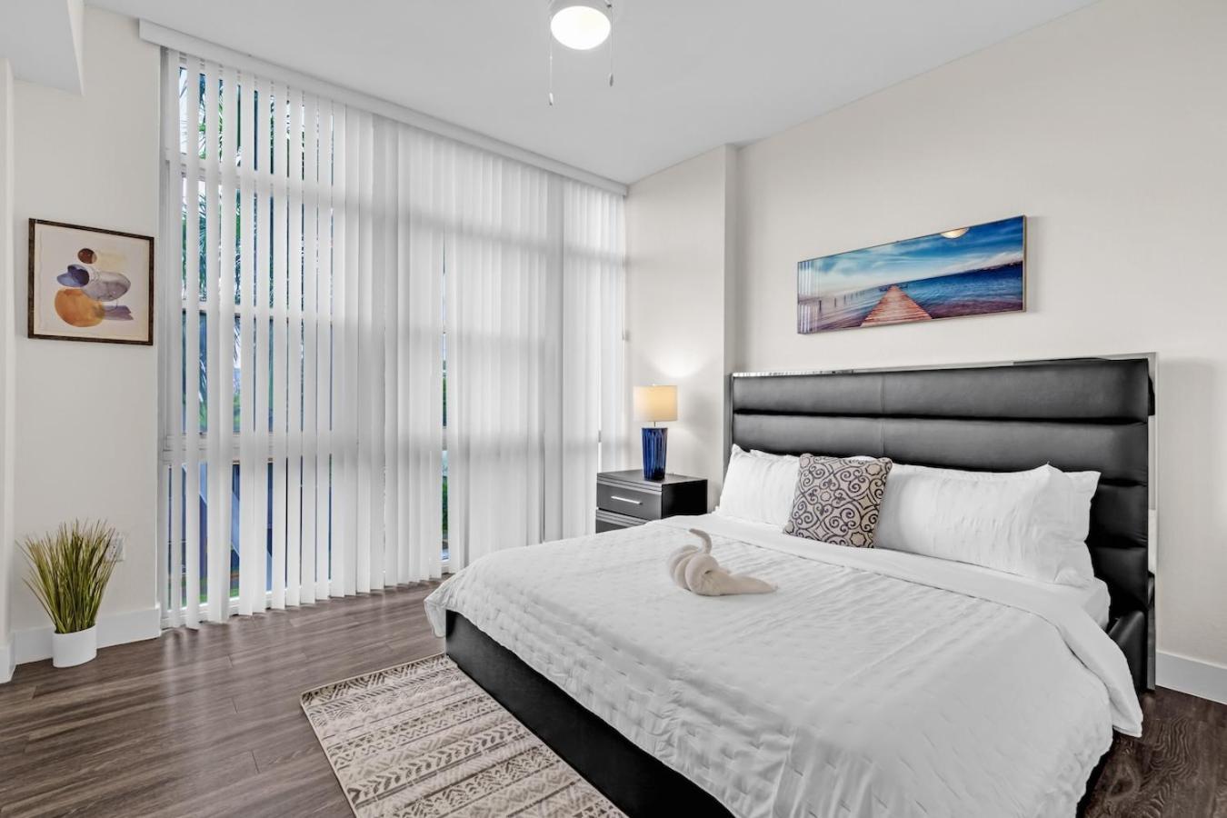 Bright And Airy 2 Bed On Biscayne Blvd With Free Park Miami