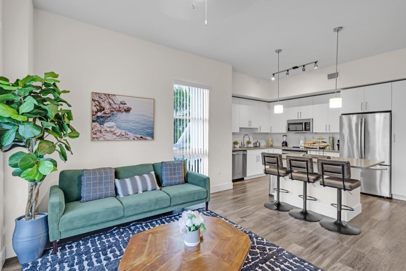 Bright And Airy 2 Bed On Biscayne Blvd With Free Park *